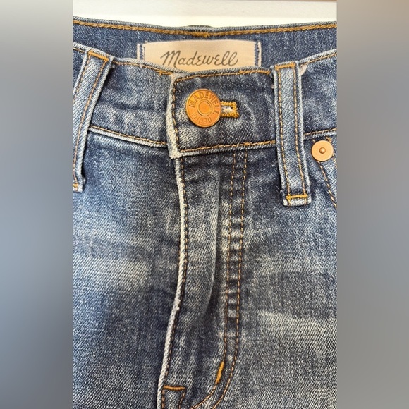 Madewell High-Rise Denim Shorts in
Glenoaks Wash Denim , sz 25 - Picture 8 of 10